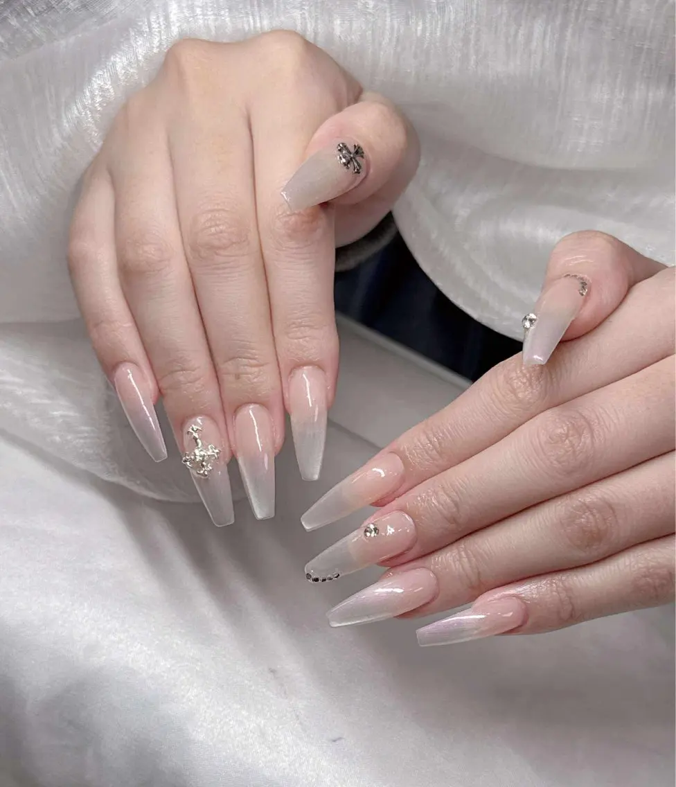 ネイル 長さ出し グラデーション 卒業式 キラキラネイル マグネットネイル ハンドネイル Lee Nailsのネイルデザイン