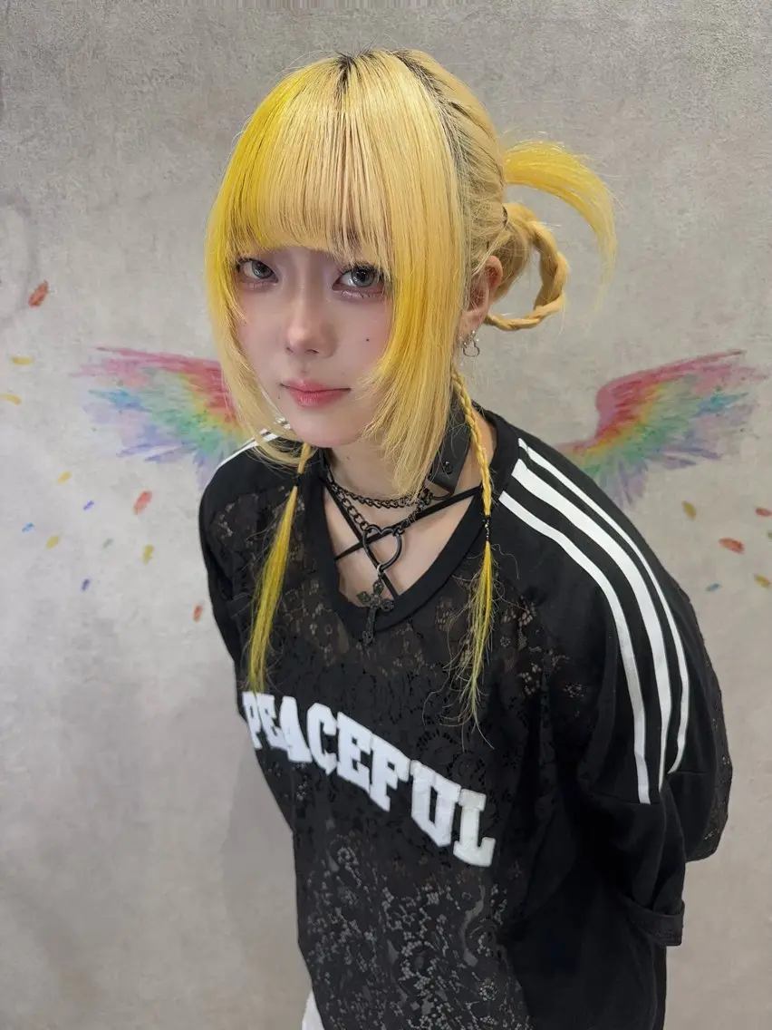 ロング カラー ヘアアレンジ 抜きっぱなしブロンド イエローカラー ヘアセット 韓国ヘアー🦄ྀི オタク美容師🌈山本のヘアスタイル