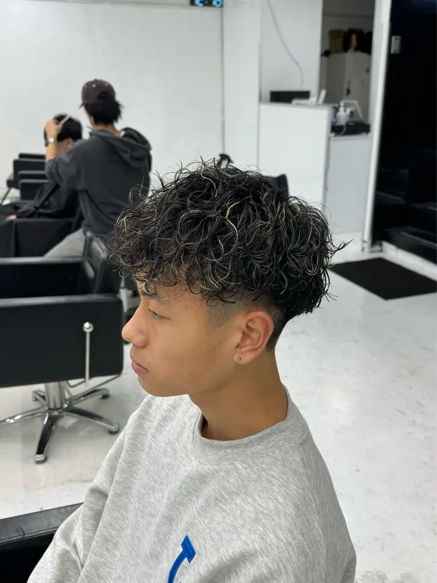 ショート パーマ メンズ スペインカール カット パーマ 柏メンズカットパーマ NO.1タイチのヘアスタイル