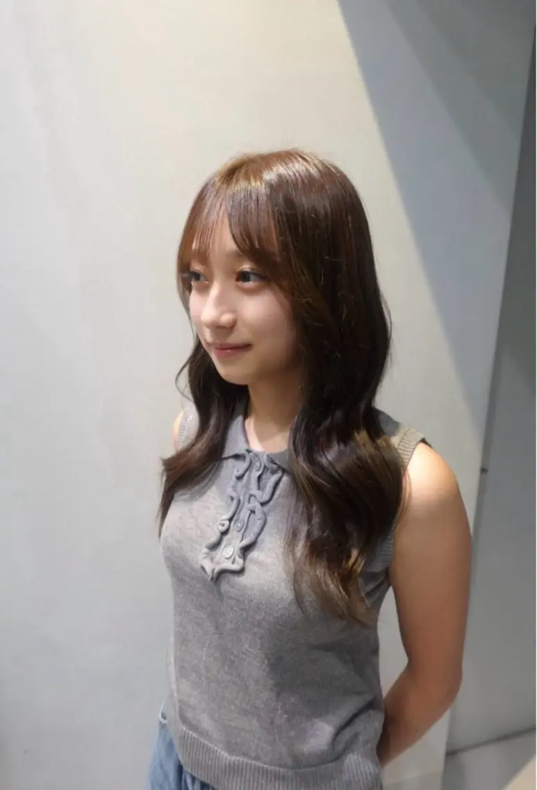 ロング ヘアカラー 油井 緋織のヘアスタイル