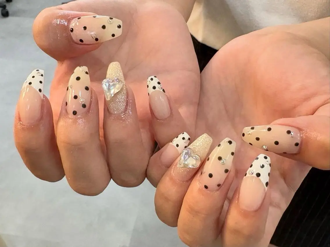 ネイル 韓国ネイル マグネットネイル 持ち込み ハンドネイル Mimi Nail_Royalのネイルデザイン