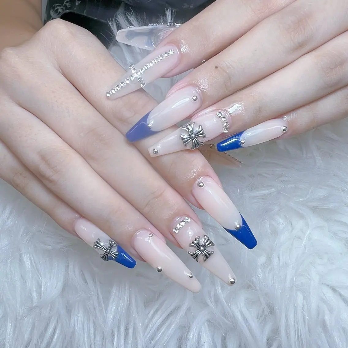 ネイル アートネイル オーロラネイル チークネイル 長さ出し フットネイル Miya _nailのネイルデザイン