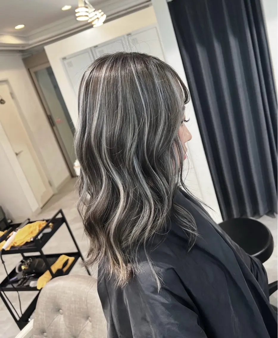 セミロング カラー ダークグレー ダークグレージュ グレージュ ハイライトカラー ハイライト 指名数No.1 /NAOYAのヘアスタイル