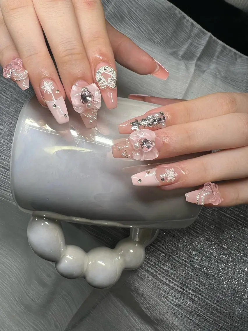 ネイル オーロラネイル チークネイル 長さ出し フットネイル フレンチネイル ハンドネイル Lee Nailsのネイルデザイン