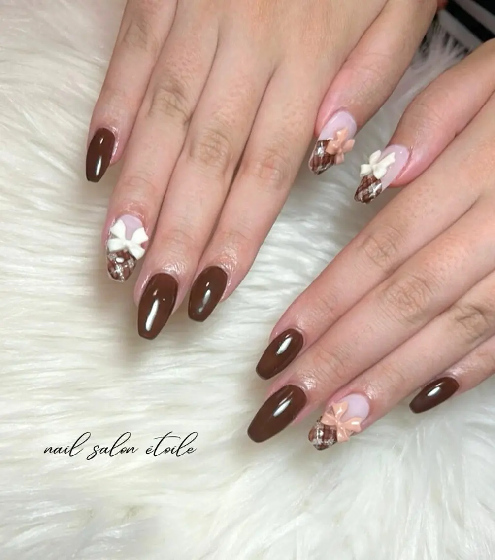 ネイル アートネイル ブラウン ロングネイル ピンク リボン ハンドネイル nail salon étoileのネイルデザイン