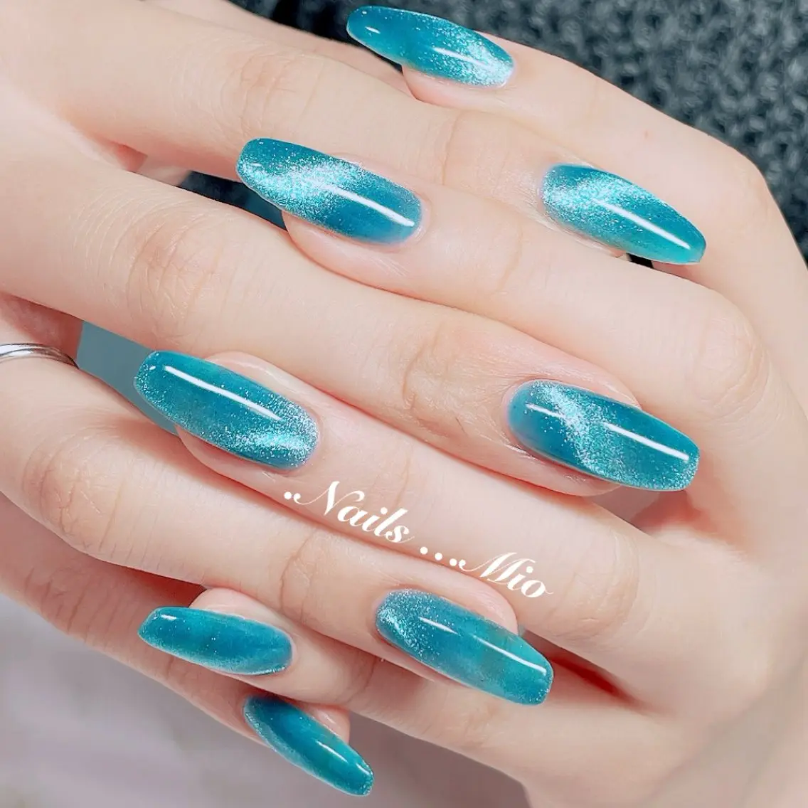 ネイル ジェルネイル マグネットネイル 赤色 .Nails Mio 赤羽西ネイルサロンのネイルデザイン