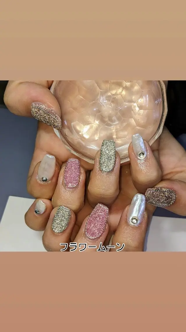 ネイル フラッシュネイル ミラーネイル ハンドネイル ハンドケア フラワー ムーンのネイルデザイン