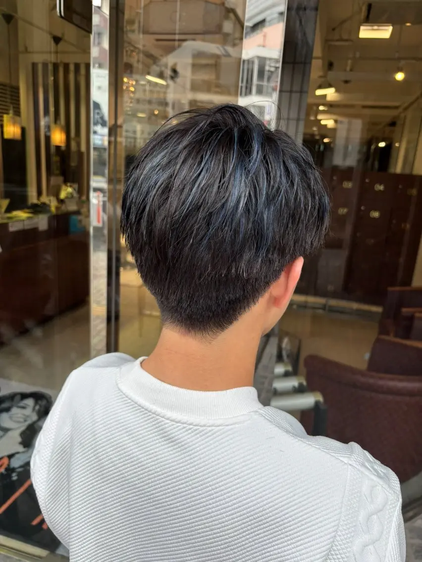 ショート カラー メンズ メンズメッシュ ブルーカラー メッシュ カット 🍒ブリーチカラー 🍊暖水 まりあのヘアスタイル