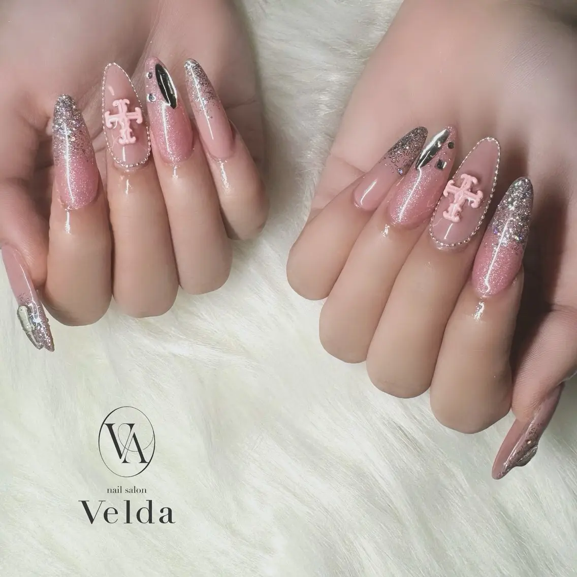 ネイル ラメ(グリッター) ラメグラデーション ピンク ストーンネイル 💎Rina💎 プライベートサロン✨のネイルデザイン