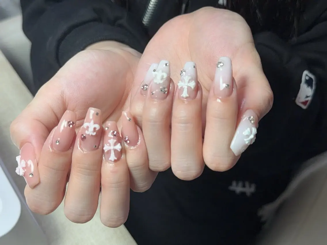 ネイル オーロラネイル チークネイル フレンチネイル ジェルネイル ガラスフレンチ ハンドネイル Nail Jolieのネイルデザイン