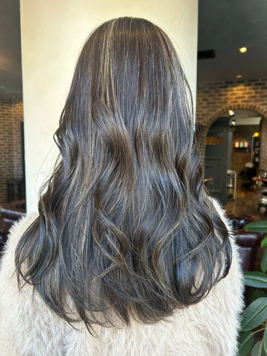 ロング カラー ヘアアレンジ ヘアカラー トリートメント 李奈🌼レイヤー/ 透明感カラーブリーチのヘアスタイル