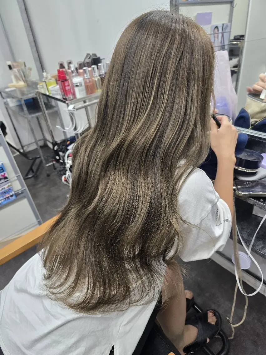 ロング カラー ヘアカラー トリートメント 平田 広大のヘアスタイル