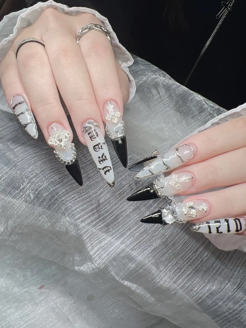 ネイル 長さ出し グラデーション 卒業式 キラキラネイル マグネットネイル ハンドネイル Lee Nailsのネイルデザイン