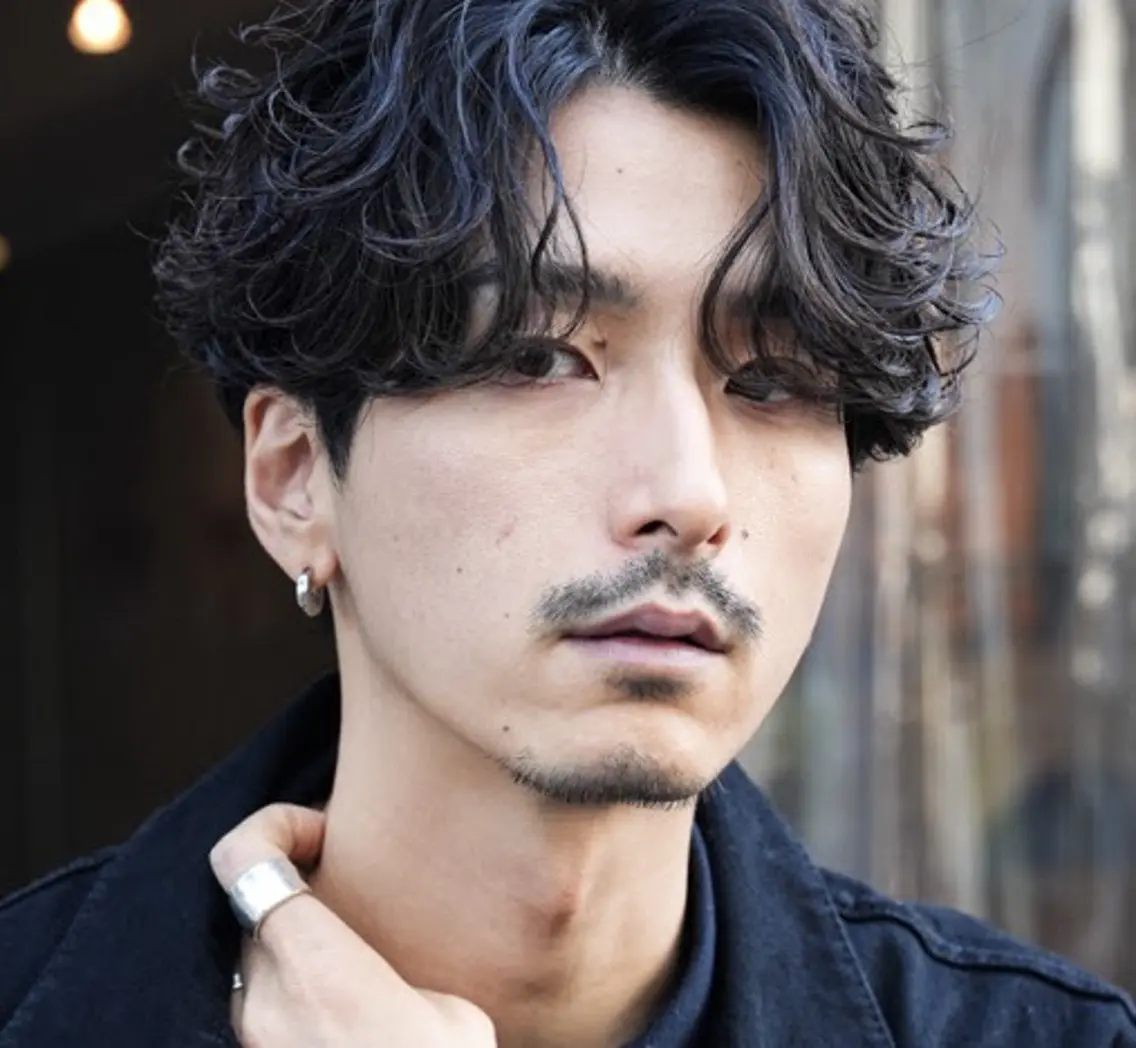 ミディアム パーマ メンズ ミディアムパーマ メンズパーマ カット パーマ fifth park 六反穂 龍介のヘアスタイル