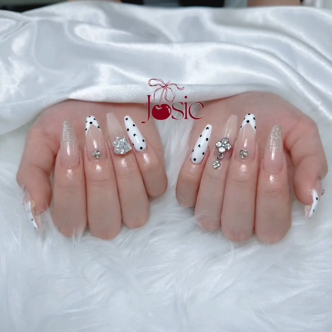 ネイル キラキラネイル 韓国ネイル 持ち込み ワンホンネイル ハンドネイル JOSIE nail studioのネイルデザイン