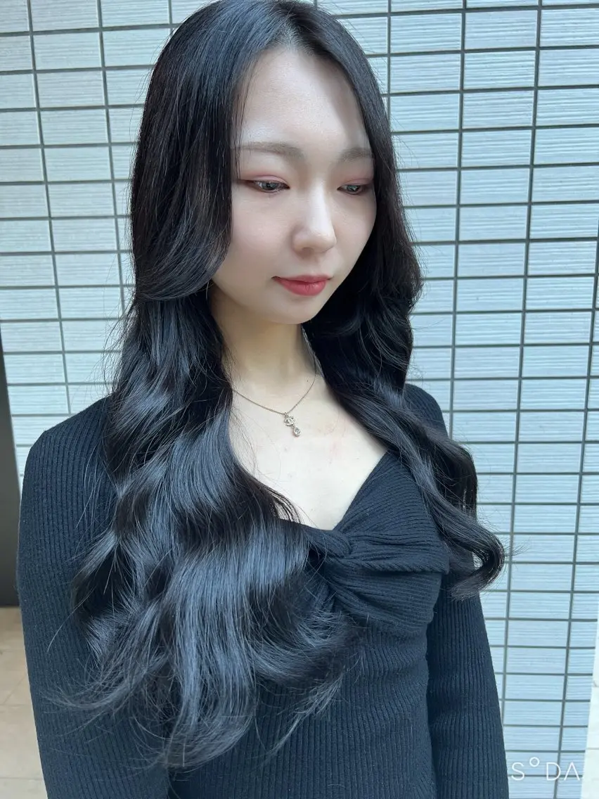ロング カラー 黒髪 ブルーカラー ブルーブラック レイヤーカット 💎透明感カラー特化 💎TAISEIのヘアスタイル