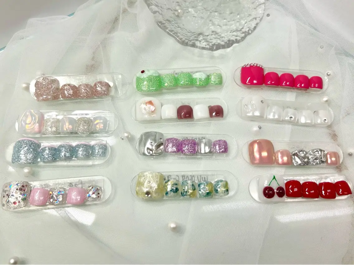 ネイル アートネイル ジェルネイル マグネットネイル ニュアンスネイル 夏ネイル フットネイル Nail Neige🐈🌙のネイルデザイン