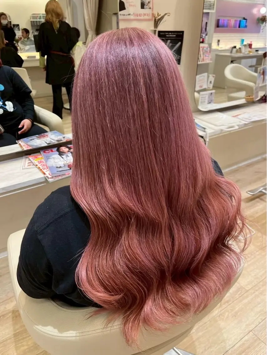 ロング ロング カット ヘアカラー 愛羅 /ブリーチワンカラーのヘアスタイル