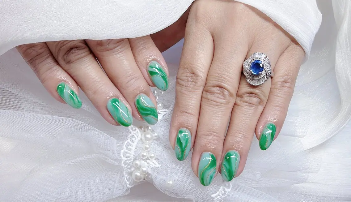 ネイル アートネイル オーロラネイル ガーリー キラキラネイル 韓国ネイル ハンドネイル Mio NailsalonUのネイルデザイン