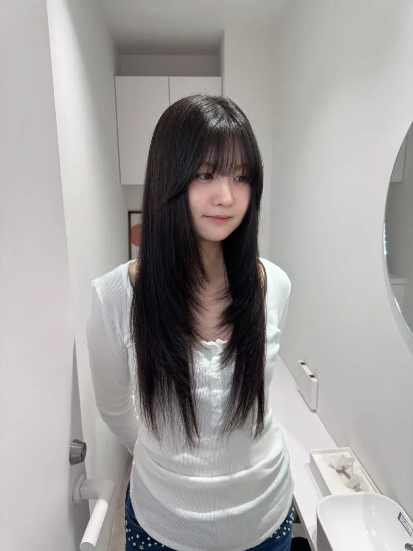 ロング カット ヘアカラー 透明感カラー🫧⌇ AO🫐🩵のヘアスタイル