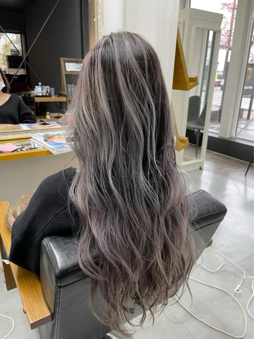 カラー 濱田 志妃のヘアスタイル