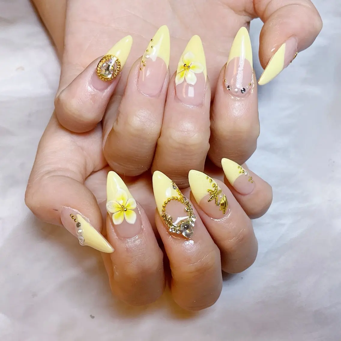 ネイル ハンドネイル 🍭Yun nail hyejin🌸のネイルデザイン