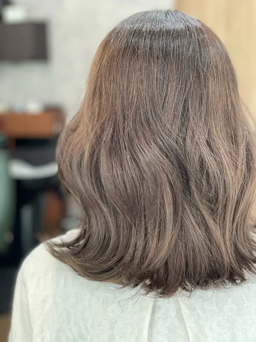セミロング カラー ベージュカラー ブリーチ ダブルカラー ミルクティーベージュ ヘアカラー トリートメント Snaly カラー特化ページのヘアスタイル
