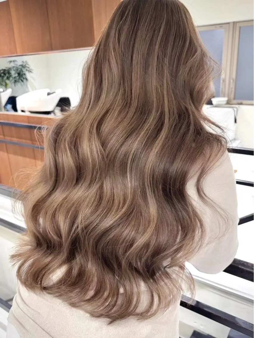ロング カラー ベージュカラー 透明感カラー デザインカラー ハイライトカラー ハイライト ヘアカラー 小顔ボブ jilblanカホのヘアスタイル