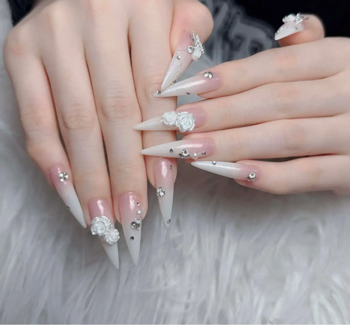 ネイル チークネイル 長さ出し フラッシュネイル フレンチネイル グラデーション ハンドネイル Lenie Nail Salonのネイルデザイン