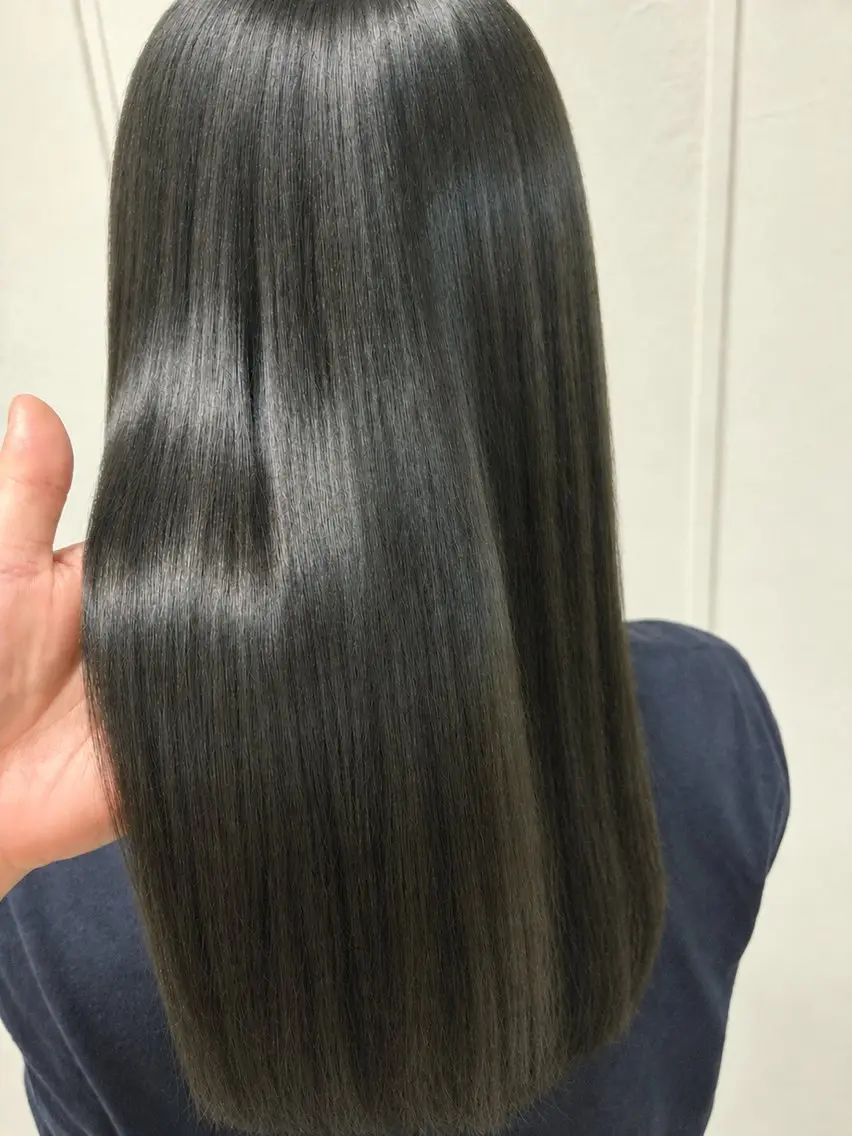 カラー オリーブグレー カット 縮毛矯正 トリートメント 【eclat】 林あきこのヘアスタイル