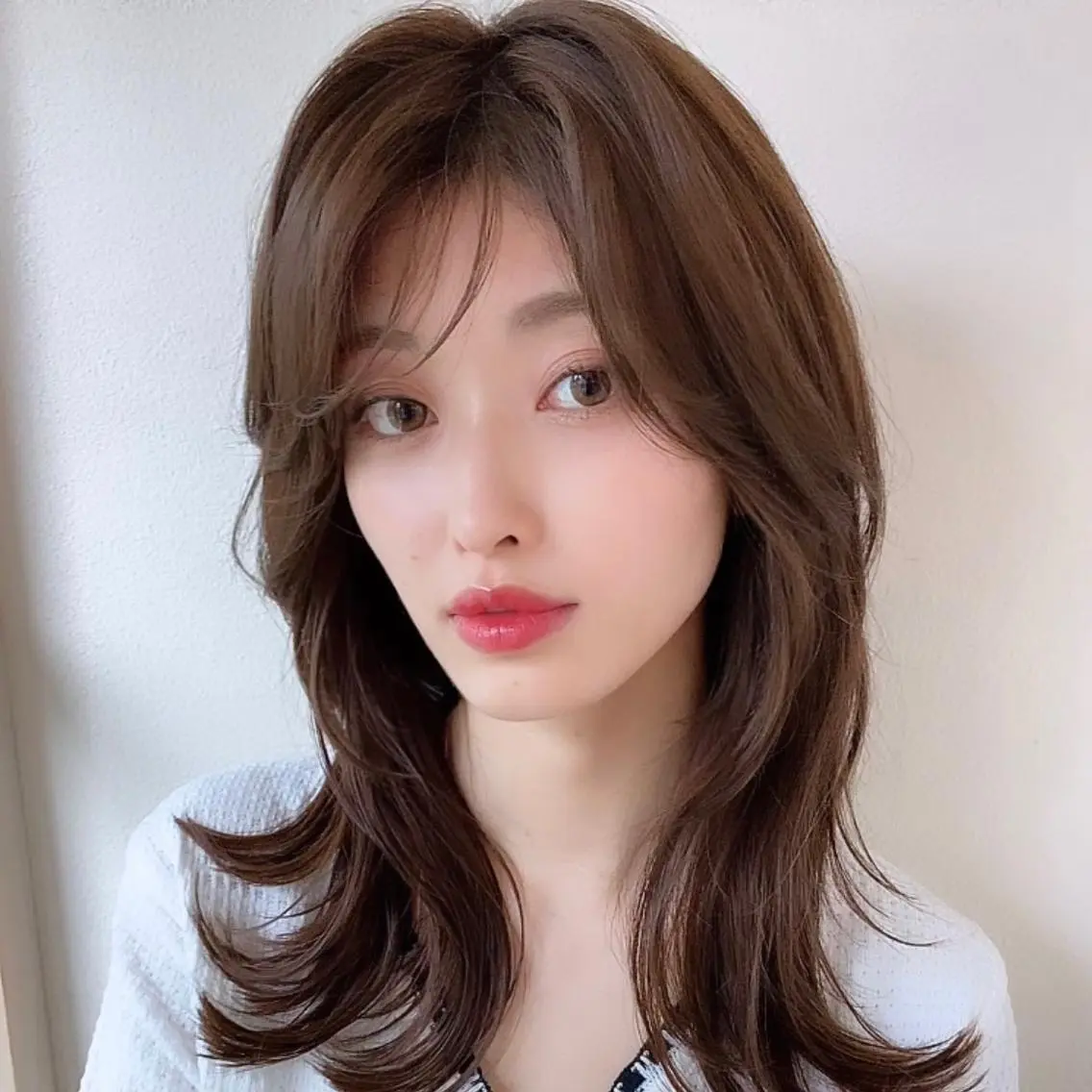 ミディアム カラー ミディアムパーマ 透明感カラー グレージュ 韓国風ヘア レイヤーカット カット ヘアカラー トリートメント モテ髪×トレンド💕 小顔レイヤー 金井のヘアスタイル