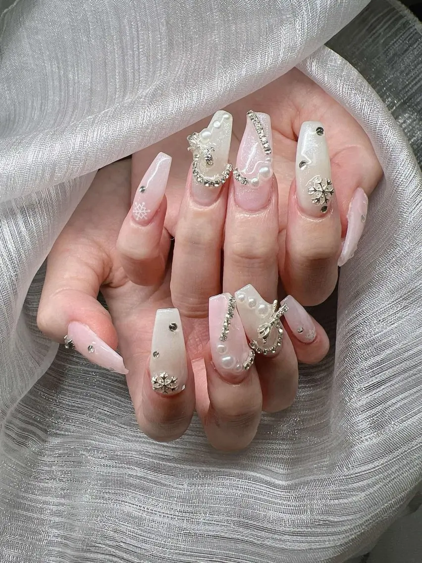 ネイル オーロラネイル チークネイル 長さ出し フットネイル フレンチネイル Lee Nails チップ長さだし専門店のネイルデザイン