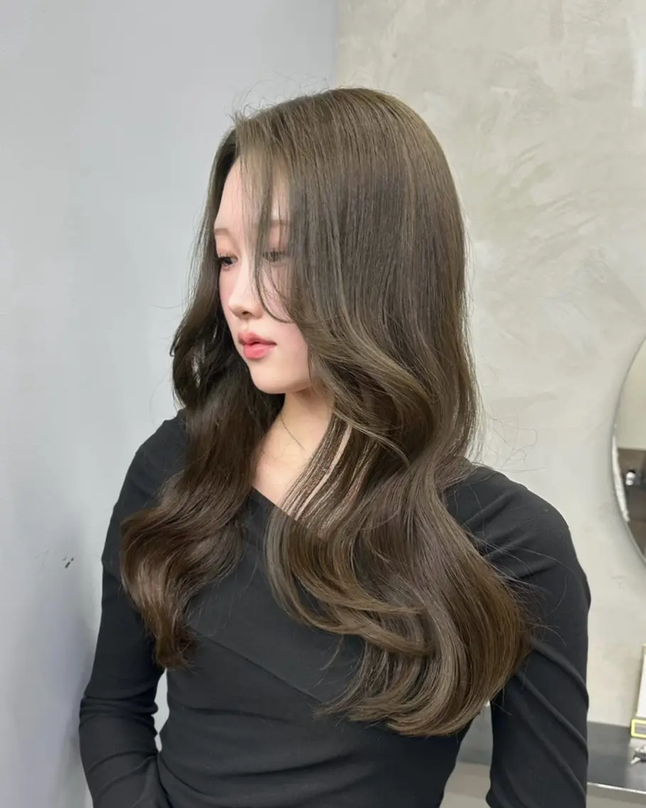 ロング カラー ヘアアレンジ 透明感カラー グレージュ オリーブグレージュ オリーブグレー カット ヘアカラー トリートメント 新宿⌇韓国風ヘア ⌇透明感カラーのヘアスタイル