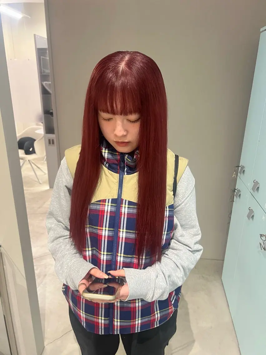 カラー カシス レッドカラー GEM/ hinanaのヘアスタイル