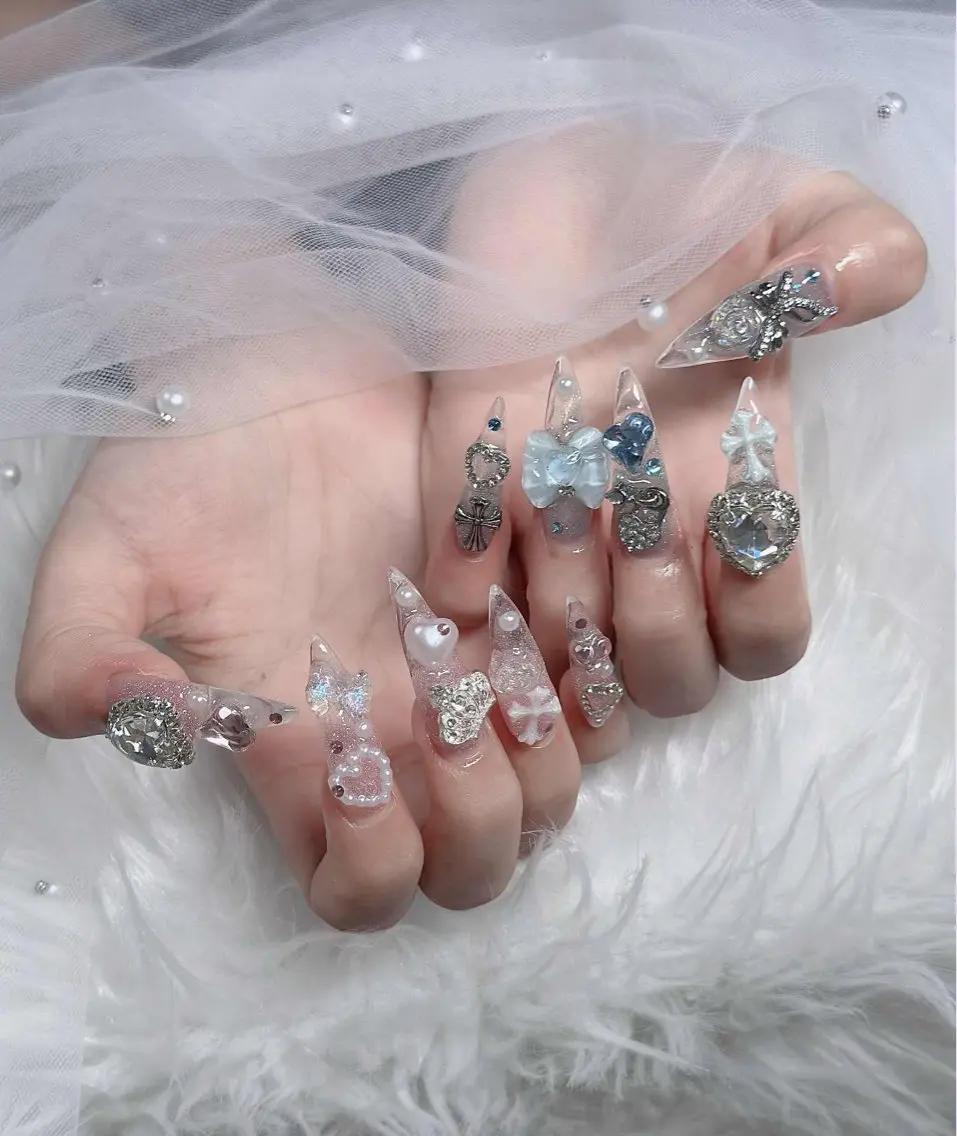 ネイル オーロラネイル フレンチネイル ジェルネイル ハロウィン キラキラネイル H.baby Nail Salonのネイルデザイン