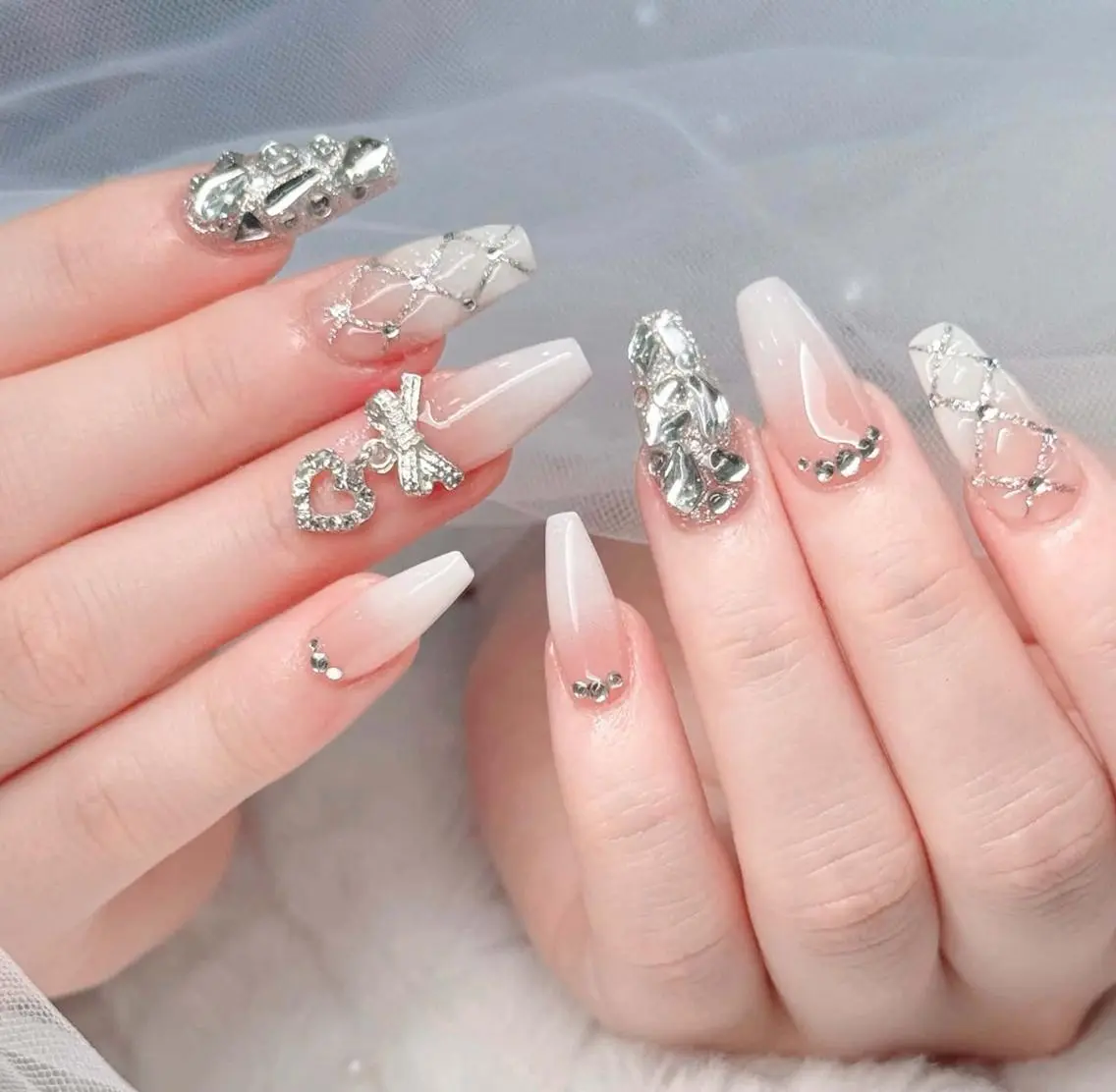 ネイル 長さ出し 韓国ネイル ロングネイル 持ち込み シンプルネイル ハンドネイル NAILS168 池袋店のネイルデザイン