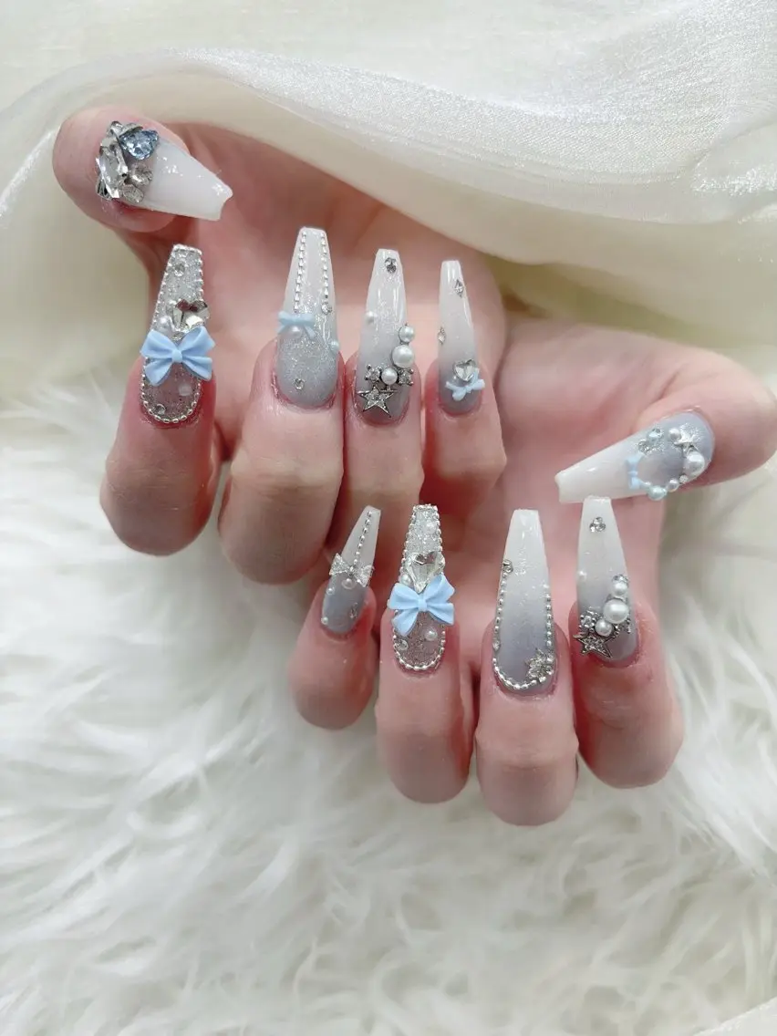 ネイル アートネイル オーロラネイル ボルドー チークネイル フレンチネイル ハンドネイル Sakura Nail Salonのネイルデザイン