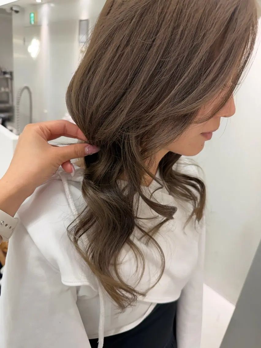 セミロング カラー オリーブカラー ヘアカラー ヘアセット🎀耳つぼ 👂💎MONAMIのヘアスタイル