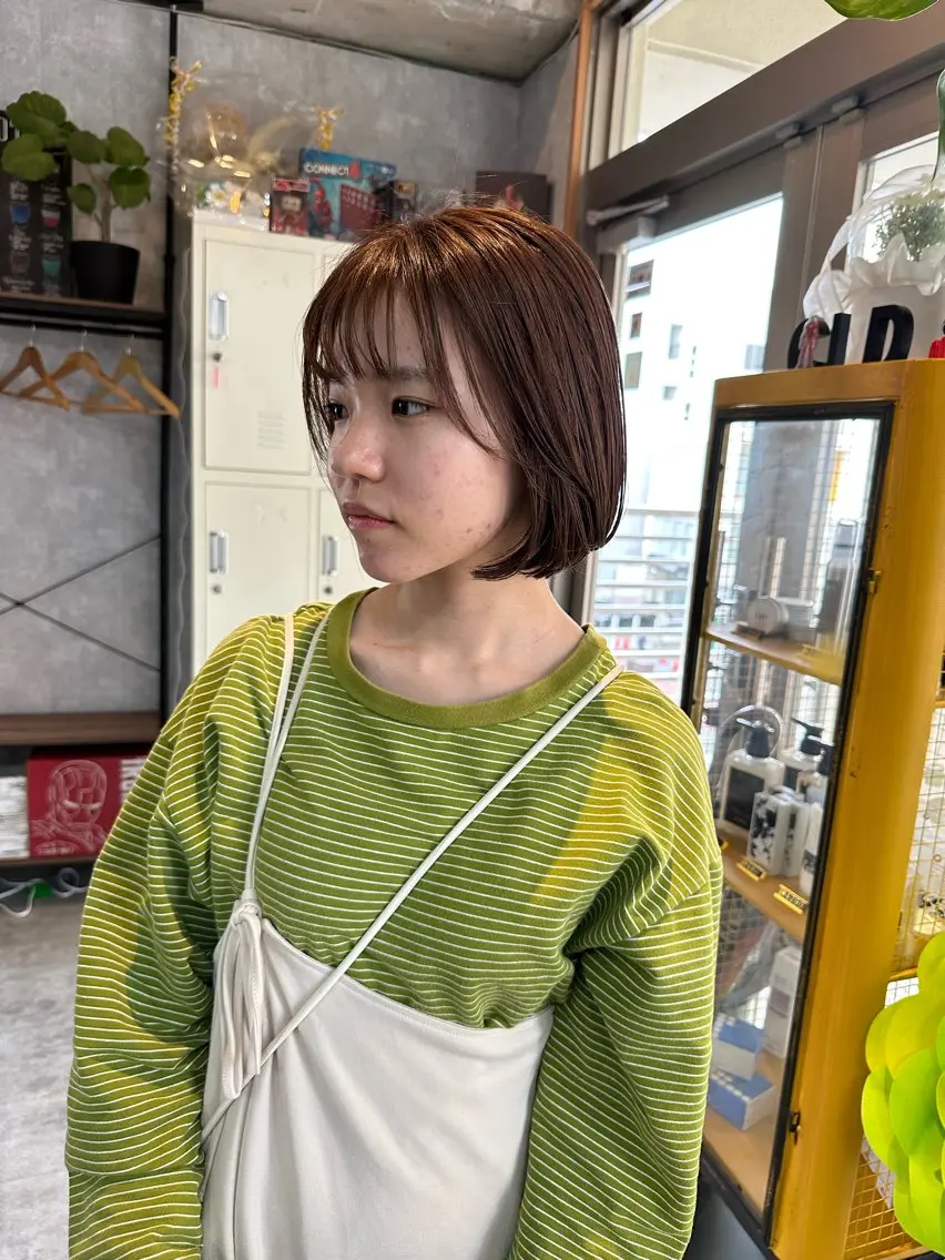ショート 切りっぱなしボブ ショートボブ ハンサムショート 丸みショート ボブ カット ヘアカラー トリートメント モテ髪/ボブ/ショー ト/アダチフウトのヘアスタイル