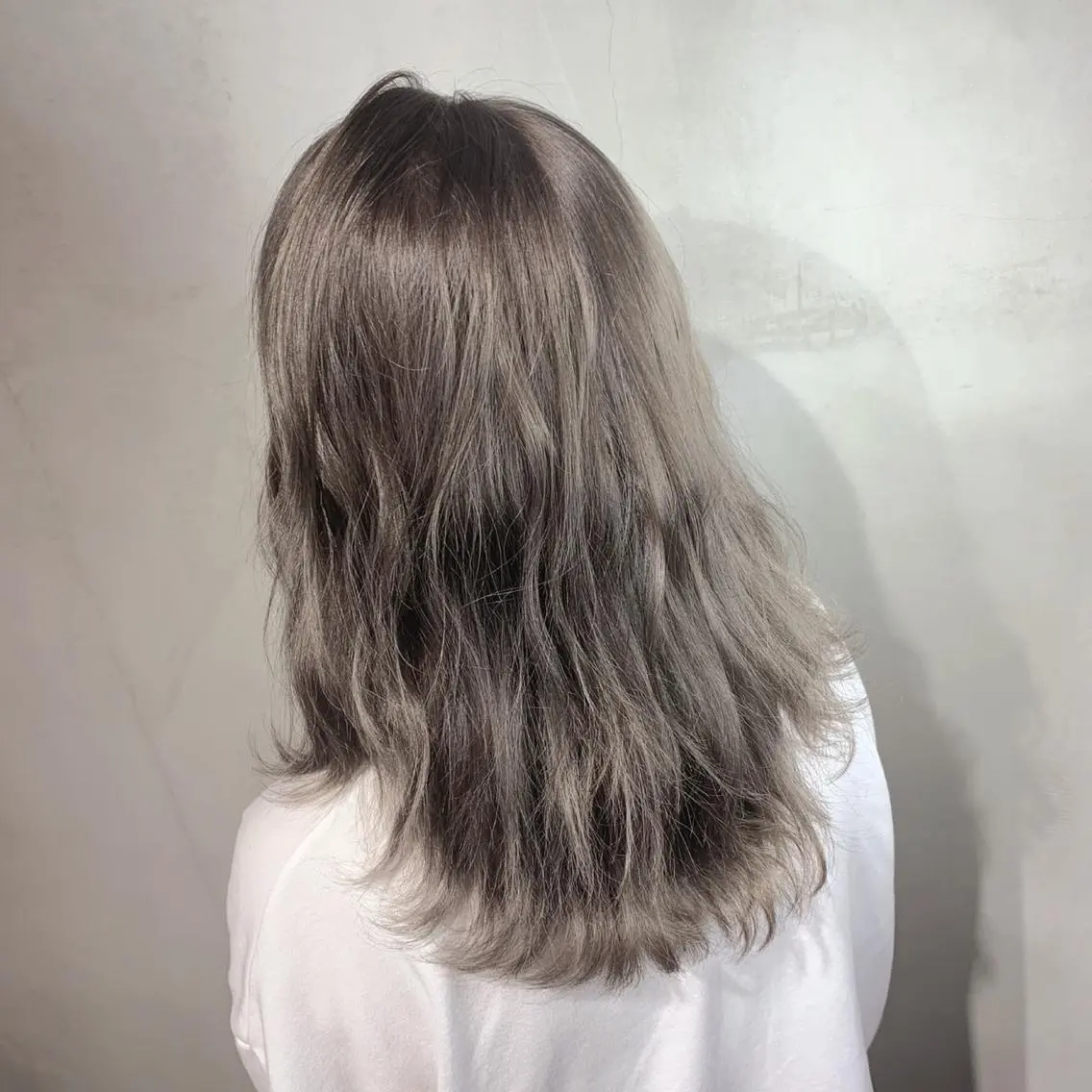 セミロング カラー アッシュ シルバー シルバーアッシュ 清水 美雪のヘアスタイル