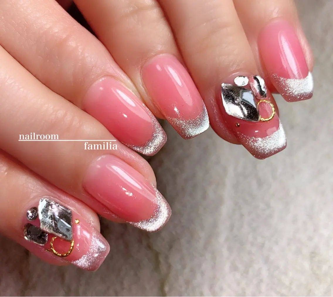 ネイル フレンチネイル マグネットネイル マグネットフレンチ ハンドネイル -nailroom- familiaのネイルデザイン