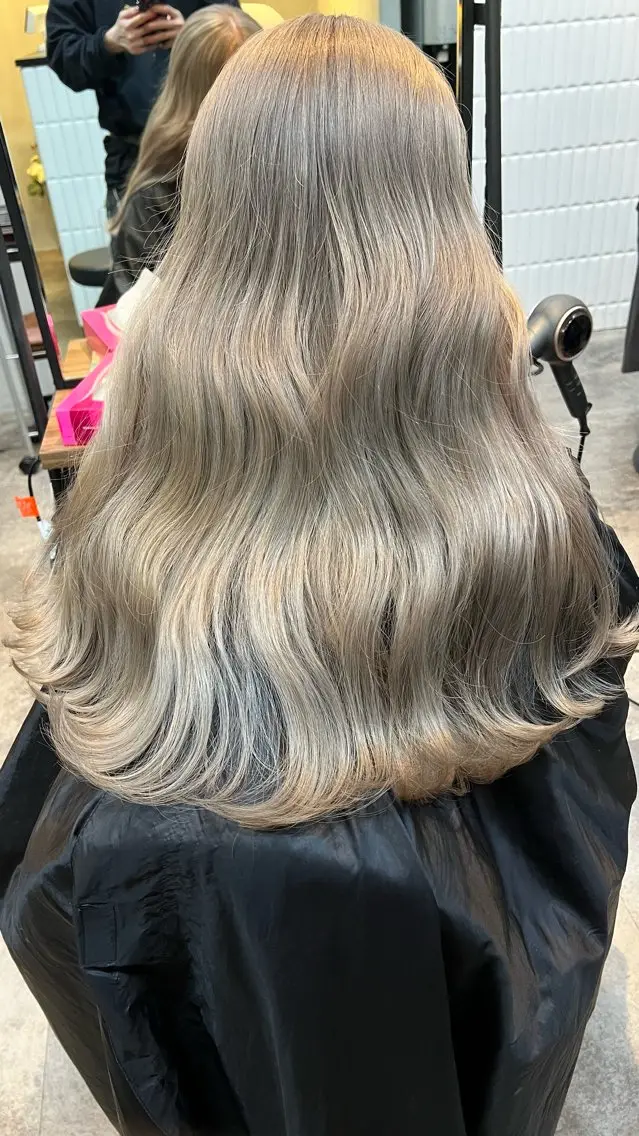 ロング カット ヘアカラー トリートメント 安岡 稜太のヘアスタイル