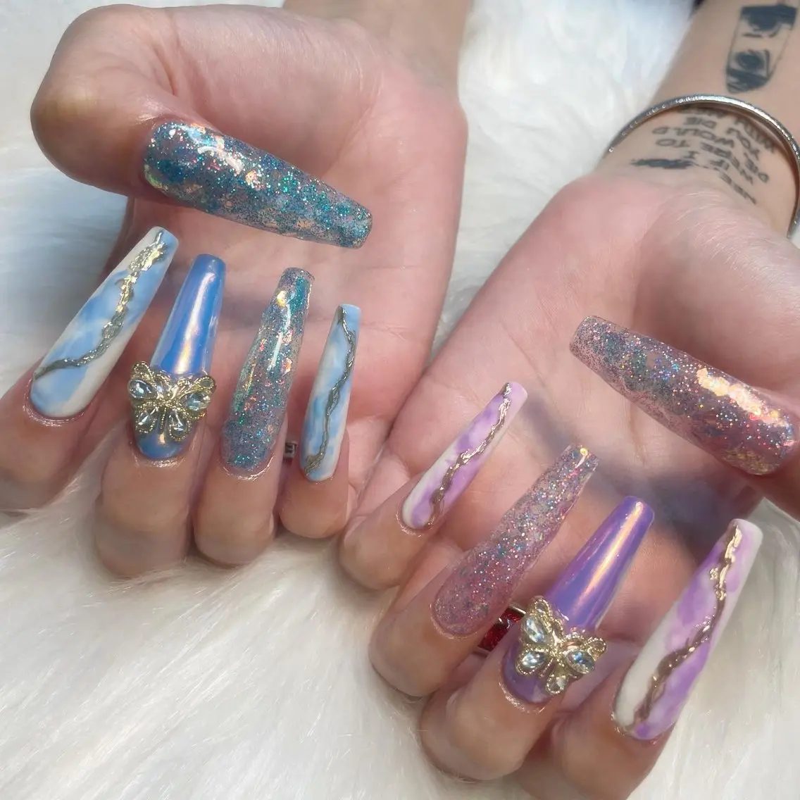 ネイル ハンドネイル ゴテゴテ💙ワンホン リオナのネイルデザイン