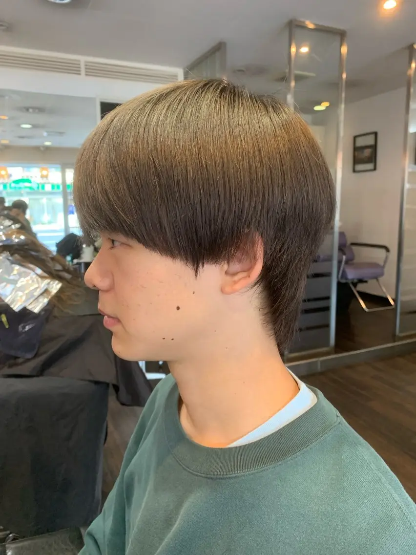 ショート カラー メンズ マッシュウルフ マッシュ ツーブロック メンズウルフカット アッシュ カット ヘアカラー 西尾 太郎のヘアスタイル