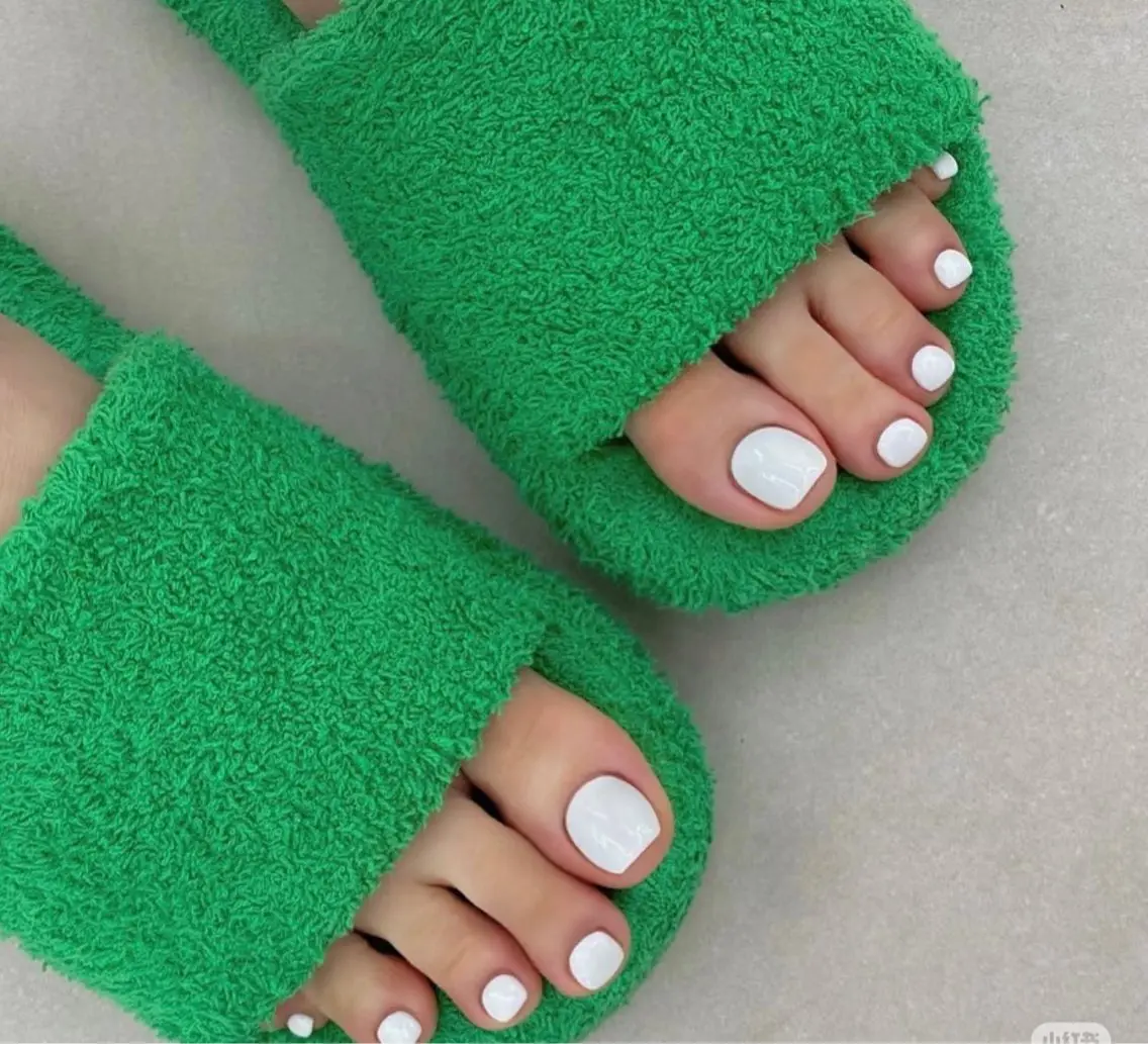 ミディアム フットネイル Chiin Nailのネイルデザイン