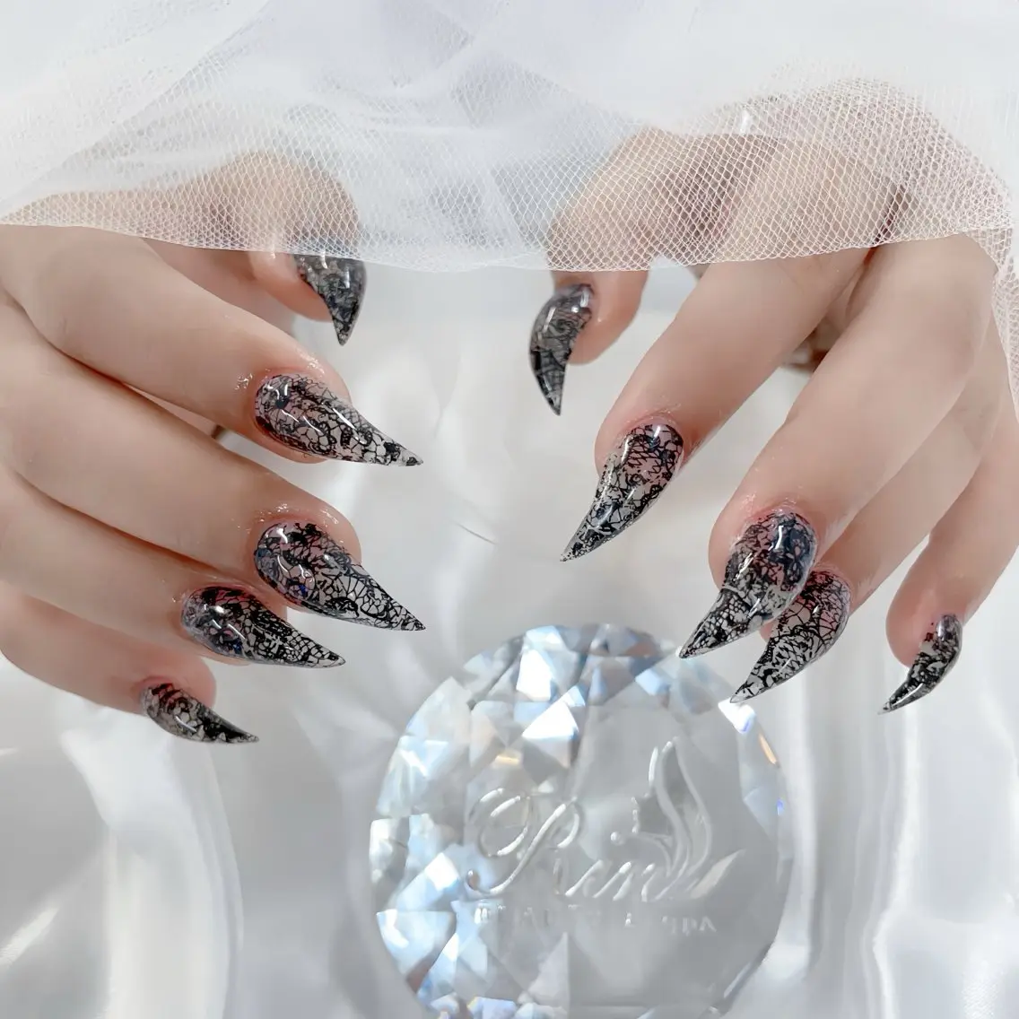 ネイル アートネイル チークネイル ジェルネイル ロングネイル マグネットネイル ハンドネイル Rin Nail 新大久保店のネイルデザイン