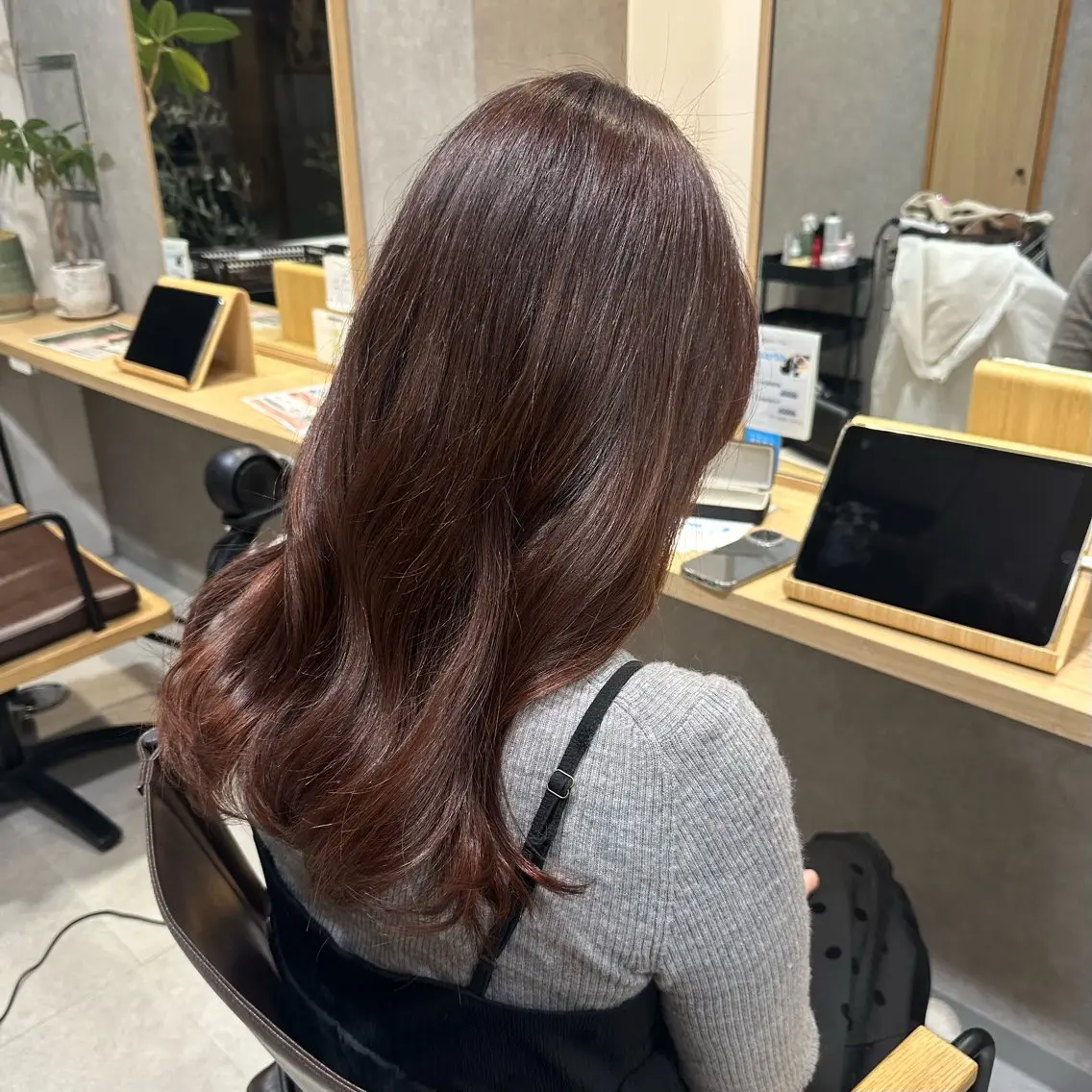 ロング カラー ブラウンカラー ピンクカラー ピンクブラウン 松尾 麗実のヘアスタイル
