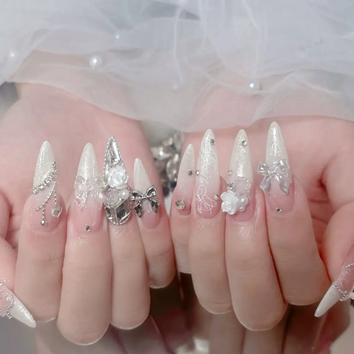 ネイル オーロラネイル 長さ出し フラッシュネイル フレンチネイル ジェルネイル ハンドネイル ハンドケア CiCi NailSalonのネイルデザイン