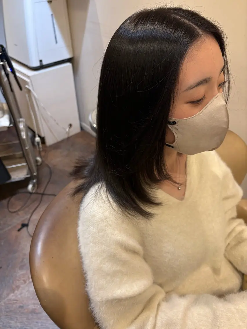 ミディアム カット 伊藤 利澄のヘアスタイル