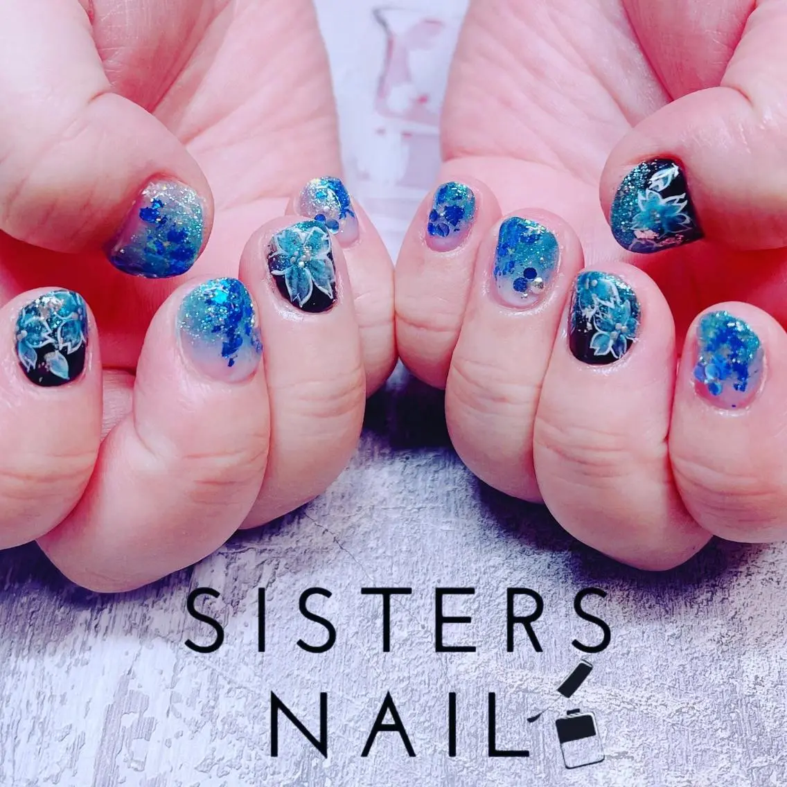 ネイル アートネイル ブルー 桜ネイル キラキラネイル ラメ(グリッター) ハンドネイル ハンドケア sisters nail.fのネイルデザイン